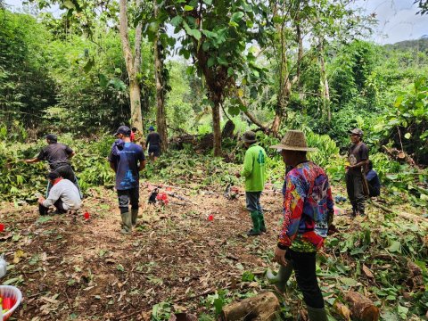 Kerja Bakti Membersihkan Area Situs Ulung Buaye