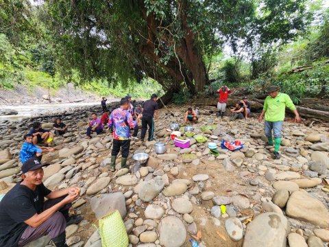 Kerja Bakti Membersihkan Area Situs Ulung Buaye
