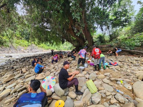 Kerja Bakti Membersihkan Area Situs Ulung Buaye