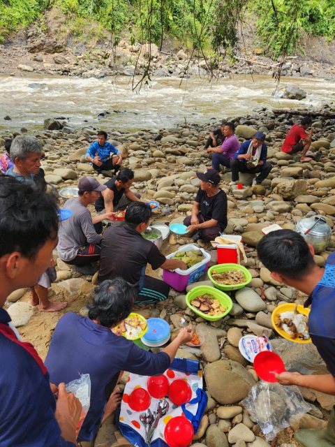 Kerja Bakti Membersihkan Area Situs Ulung Buaye